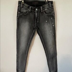 Rock & Roll Cowgirl mid rise skinny Jean size 30 peace lion head studs rodeo
